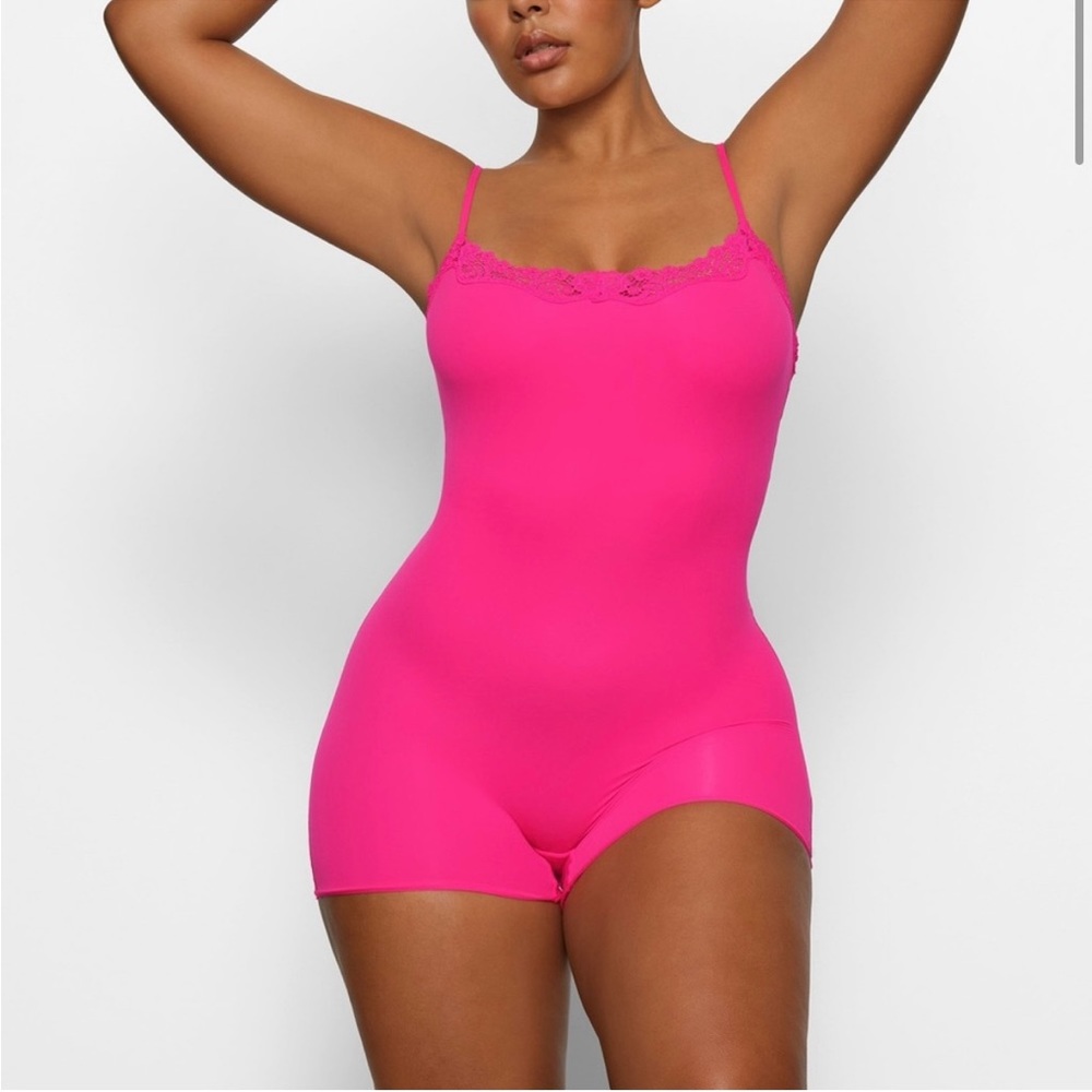 Skims fits everybody lace onesie small